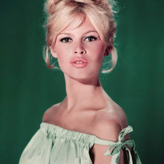hombros al estilo bardot
